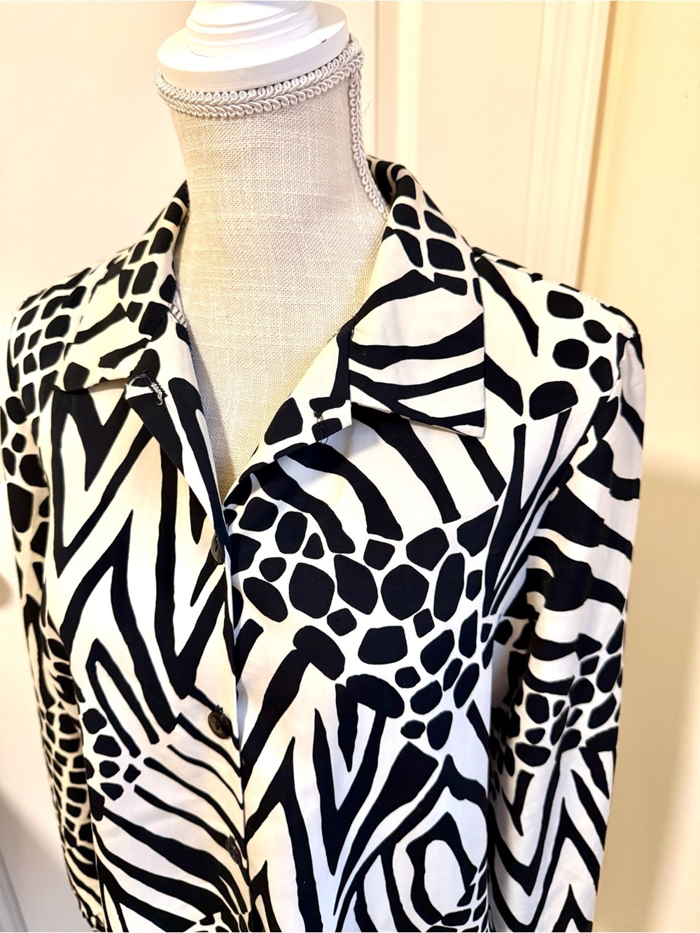 Michele Michelle Vintage Black and White Abstract Geometric Blouse